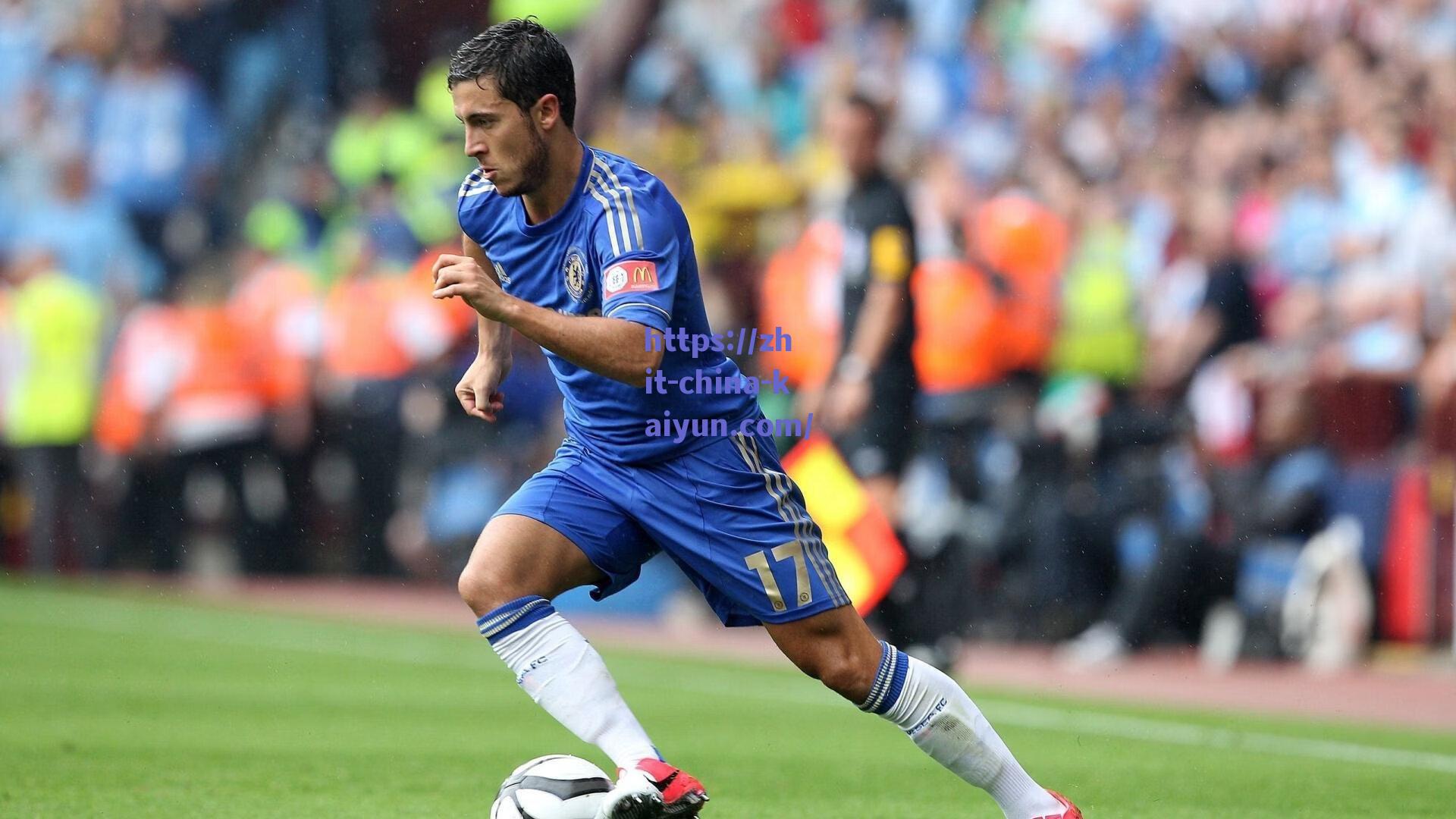 世俱杯巅峰对决裁判揭晓!马奇尼亚克执哨巴黎vs皇马,欧陆恩怨再添新篇