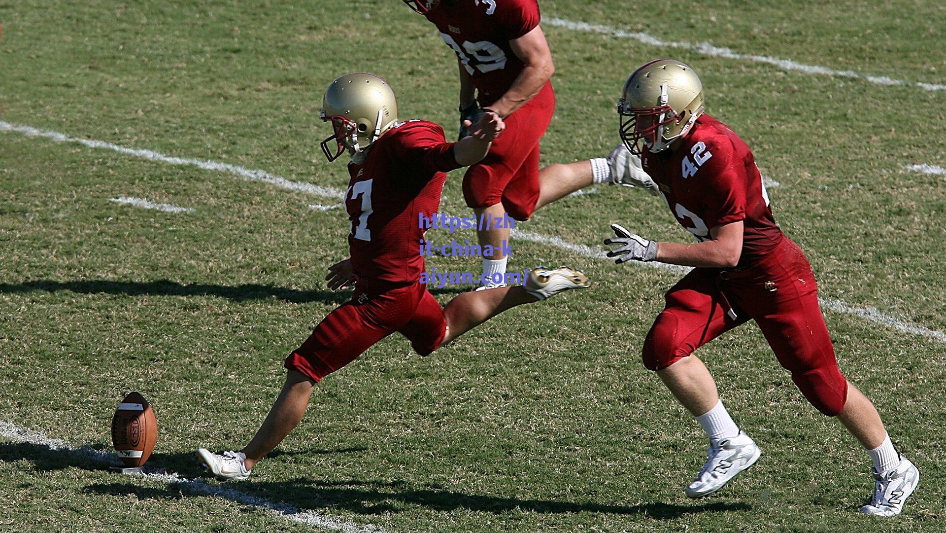 未来可期⛳詹姆斯转战高尔夫领域,坦言正努力打磨技术,库里给予鼓励,呼吁球迷给我点时间